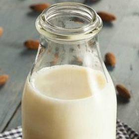 ¿Sabes cuánto calcio contiene la leche de almendras?